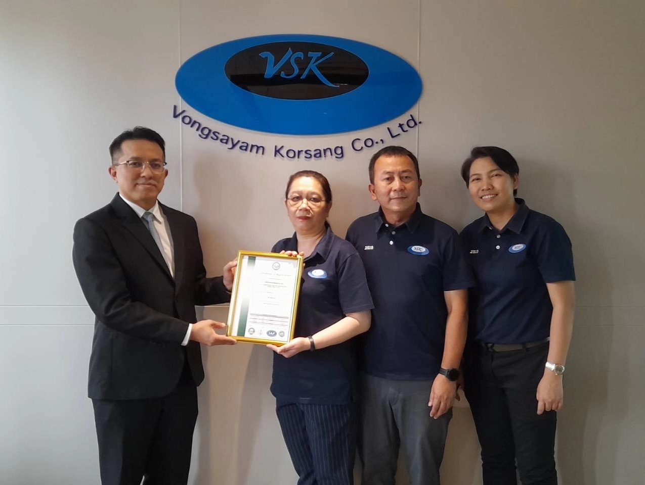 VSK รับมอบใบประกาศนียบัตรรับรองมาตรฐาน ISO 9001:2015 จาก บริษัท ยูไนเต็ด รีจีสตร้า ออฟ ซิสเท็มส์ (ประเทศไทย)  จำกัด